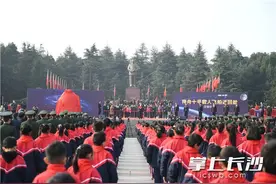 神十航天员张晓光来韶山了，为神十返回舱揭幕图片