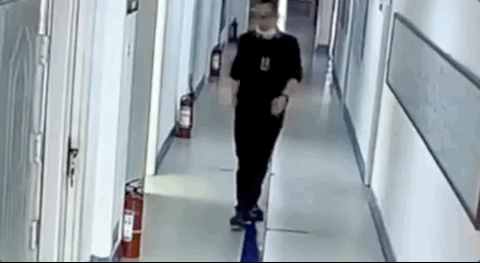 10秒视频火了！男老师瞬间“变脸”，10万网友排队点赞图片