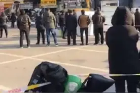 突发！济南世购一汽车内饰店着火 现场火势凶猛图片