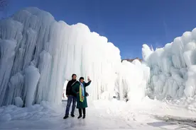 太行山：峭壁挂冰瀑图片