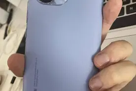 小米11真机谍照曝光：皮革背面+12GB运存+骁龙888图片