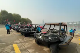 橘子洲7台水陆两栖车（艇）首航，可以乘坐“小黄鸭”游湘江图片