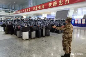 关注｜新兵下连，这群“红臂章”真给力图片