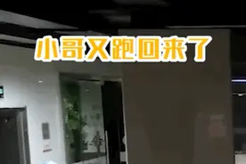 杭州一姑娘加班至深夜崩溃大哭，正巧外卖小哥到了……图片