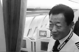 南航“英雄机长”晕倒后抢救无效逝世，曾在发动机故障后安全迫降图片