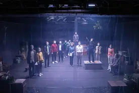 人艺表演学员班排演毕业大戏，冯远征：谁走我都心疼图片