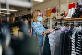 国际二手市场火爆，顾客大量囤货，戒指销量猛增92%！外媒：买二手奢侈品成投资图片