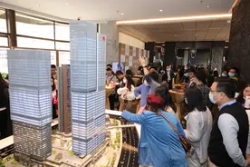 穿运动鞋跑步买房！广州东部中心“封面”新世界广汇尊府卖爆图片