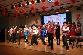 烟台开发区第六小学五年级开展经典诵读展示活动图片