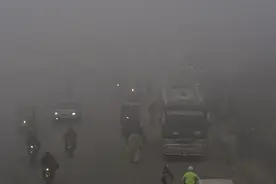 巴基斯坦遇雾霾天气 高速关闭图片