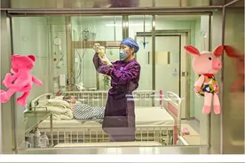 为爱坚守！协和医院“爱心学校”成立十八载，白血病女孩考上大学接棒志愿者图片