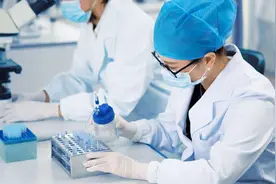 看看科学家怎么“撒狗粮”，颜宁对话四对科学伉俪，以多元视角观照科研女性图片