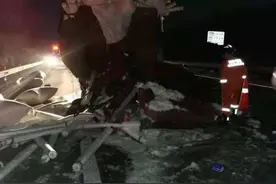 教训太惨痛！生命的最后十分钟，他在高速上边开车边盯着手机图片