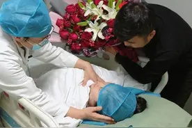 自由体位，分娩男宝~这些实用姿势孕妈可以get了图片
