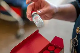 美媒：莫德纳疫苗对进行过面部填充手术的接种者有副作用