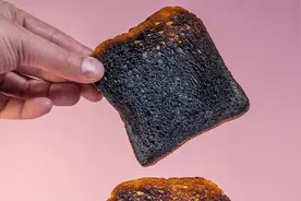 英国新冠患者出现”嗅觉倒错“，莫名闻到鱼腥硫磺等恶臭味视频封面