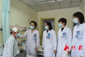 哈尔滨12岁男孩一笑起来就止不住！背后真相令人心疼图片