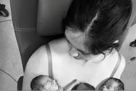 英国双子宫妈妈罕见怀上三胞胎：“两边的孩子在轮流踢我”图片