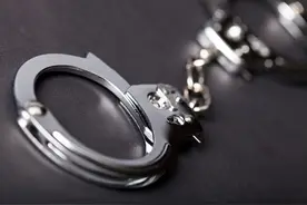 大学生酒后强奸女同学获缓刑4年，法院：被告已赔偿并获谅解，从轻处罚图片