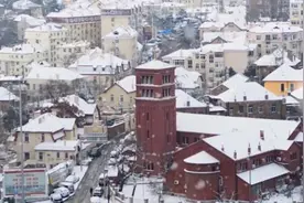 航拍青岛雪景，美如童话小镇视频封面