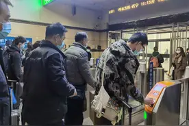 12月31日开始，兰州火车站将迎来客流小高峰，各方向列车票额充足图片