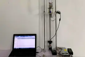 火箭发射为什么能保持垂直飞行而不倒？图片