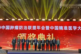 青海省人民医院院长张强教授荣膺中国肿瘤防治突出贡献奖图片