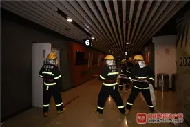 南宁万象城一影院发生火灾，观众被困？别急，这是消防演练图片