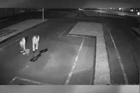 驾校教练深夜在考场内“洗洗刷刷”，原是在地上做记号被行拘视频封面