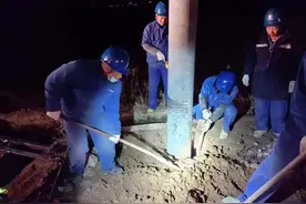 国网宁波市北仑区供电公司连更星夜完成飙车撞断电线杆事故抢修图片