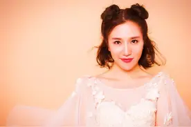 还记得《香水有毒》的原唱胡杨林吗？这首歌居然也是她唱的？图片