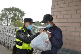 男子离家出走拾荒四年不知父亲离世，上海民警助其回家图片