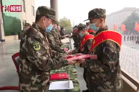 近3000名新兵迎“毕业典礼” 新兵：百日蜕变从自卑到自信视频封面