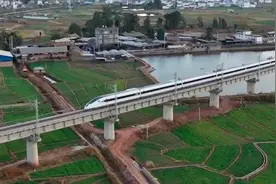 云南大临铁路开通运营，曾攻克世界罕见“毒气”隧道视频封面