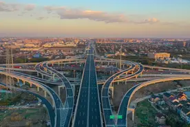 浦东这个巨大的立交工程建成开通，龙东高架路全线通车……图片