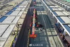 川藏铁路拉萨至林芝段正线全线铺通，拉林铁路明年6月30日通车图片