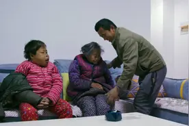 大迁建｜旧县一村最后一家搬走了 父女俩告别老屋，一切都是新的开始图片