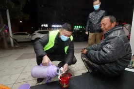 跨年夜，3℃！东莞救助街头流浪者图片