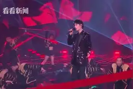 肖战连续2年在东方卫视跨年 翻唱张惠妹《相爱后动物感伤》图片