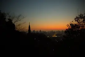 今天早上，西湖边这一幕，刷屏图片