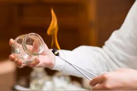 拔火罐时，后背吸出来的淤血，都是毒素吗？图片