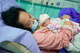 2021新年宝宝出生，取名“忠烨”，寓意“中华红红火火”图片