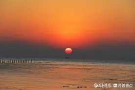 新年第一缕阳光｜日照海边迎日出，水天相接处绽放耀眼光芒图片