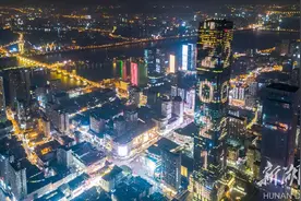 2021新年好！湖南第一高楼点亮“夜长沙”图片