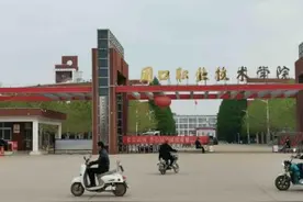 河南多所高校紧急通知：放假取消图片