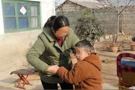 点赞：母爱如山，弱肩担起养育之责，点亮6岁自闭症儿康复之路图片