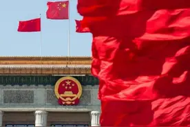 公共场合毁损玷污国旗国徽可追究刑责图片