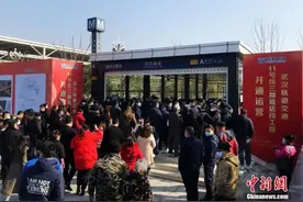 武汉两条地铁同日开通 首条跨市域线路投入运营图片