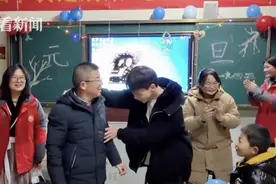 看哭了！这场特殊的班会 学生为老师送上特别惊喜图片