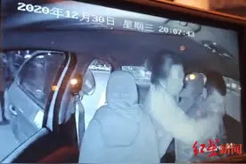 对话被女乘客强吻的出租车司机：她没喝酒，最终没吻到我 15元精神损失费不对等图片